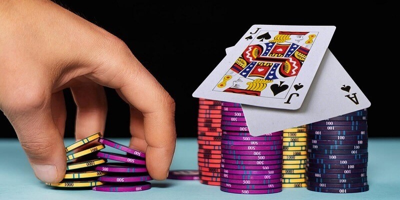 Giới thiệu luật chơi và một số thuật ngữ phổ biến trong game bài Poker.